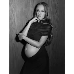 Vestido premamá largo con detalles de rejilla para sesión de fotos