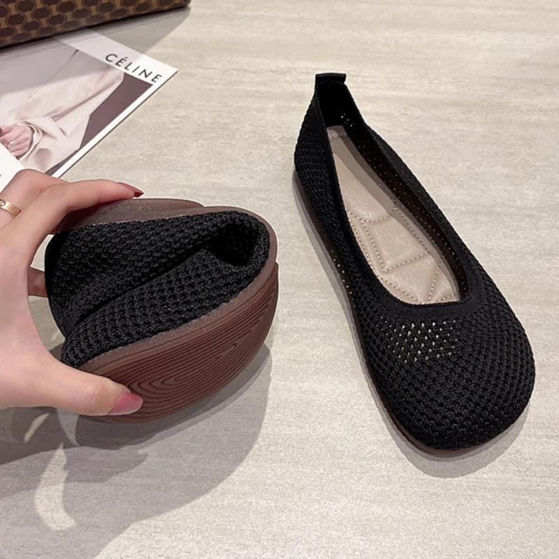 Zapatillas puestas en un paseo urbano
