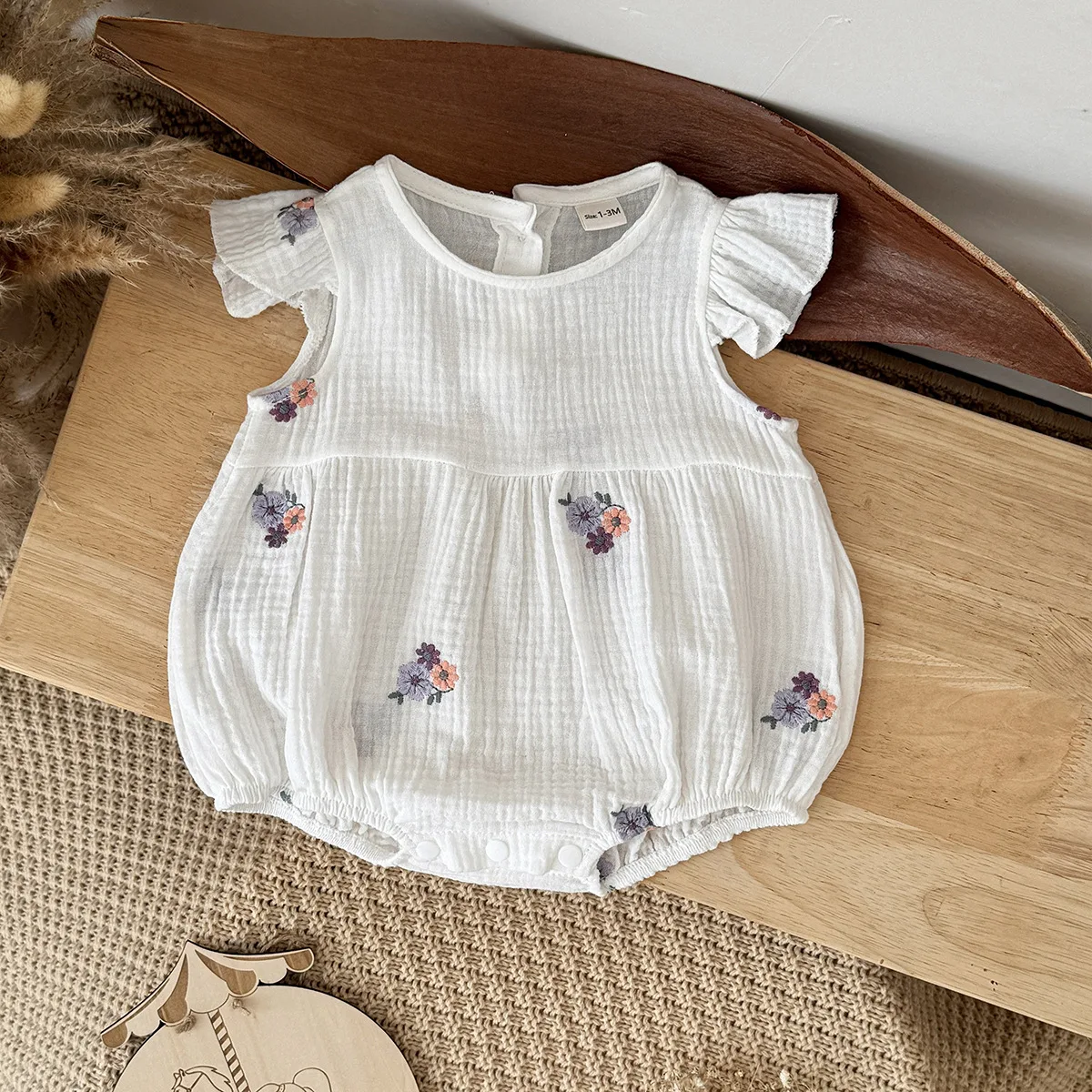 Body de verano niña con flores bordadas – mono cómodo - imagen 5