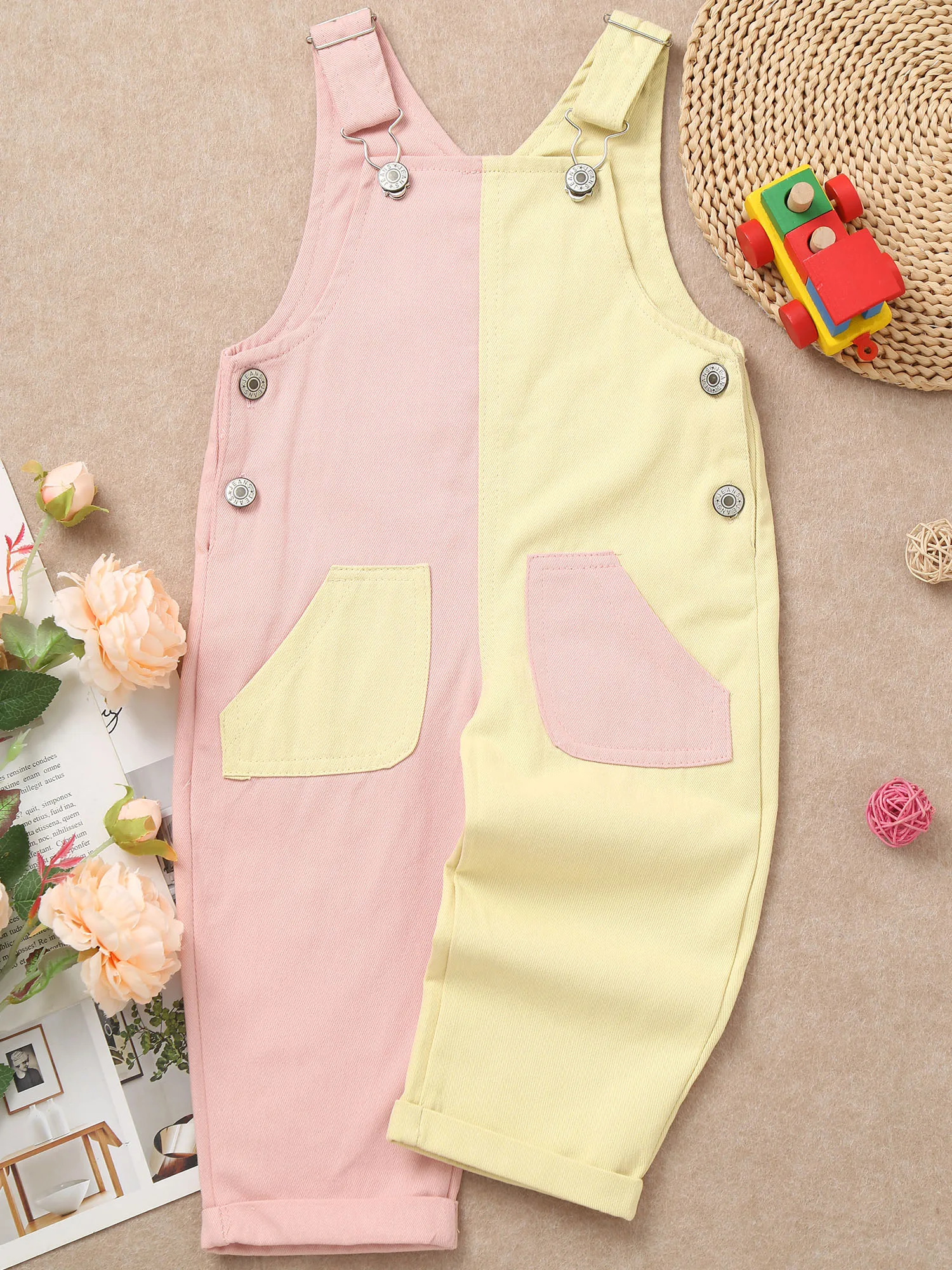 Mameluco infantil casual con tirantes ajustables y bolsillos - imagen 3