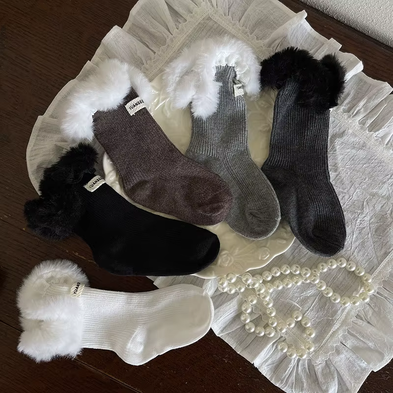Calcetines peludos de algodón con encaje para otoño e invierno