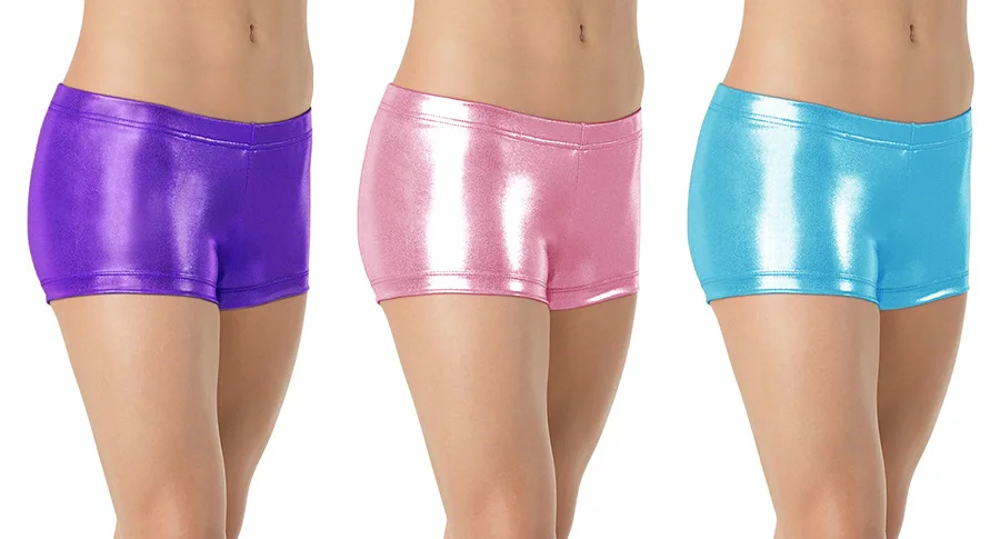 Shorts deportivos brillantes en color negro