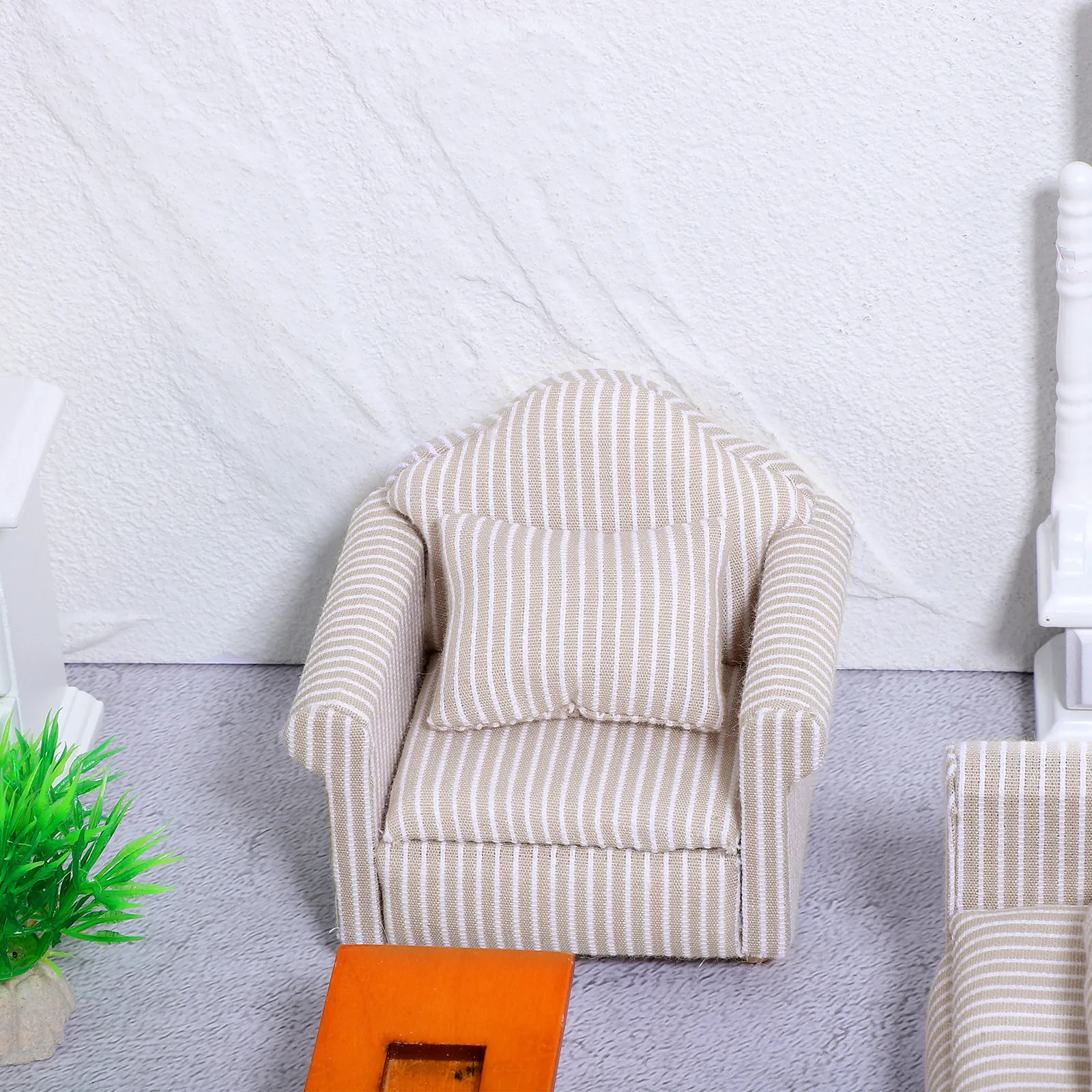 Colores surtidos en sofás en miniatura