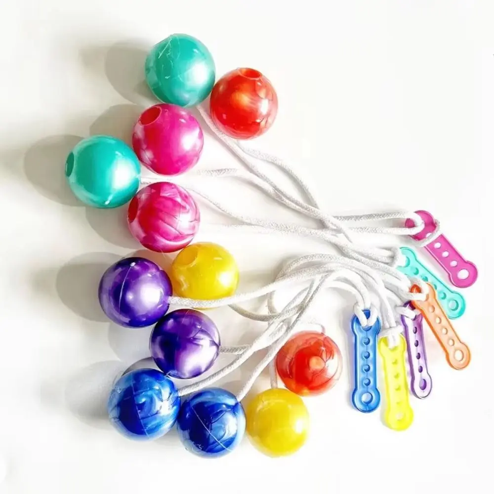 Bolas de presión con cuerda y movimiento