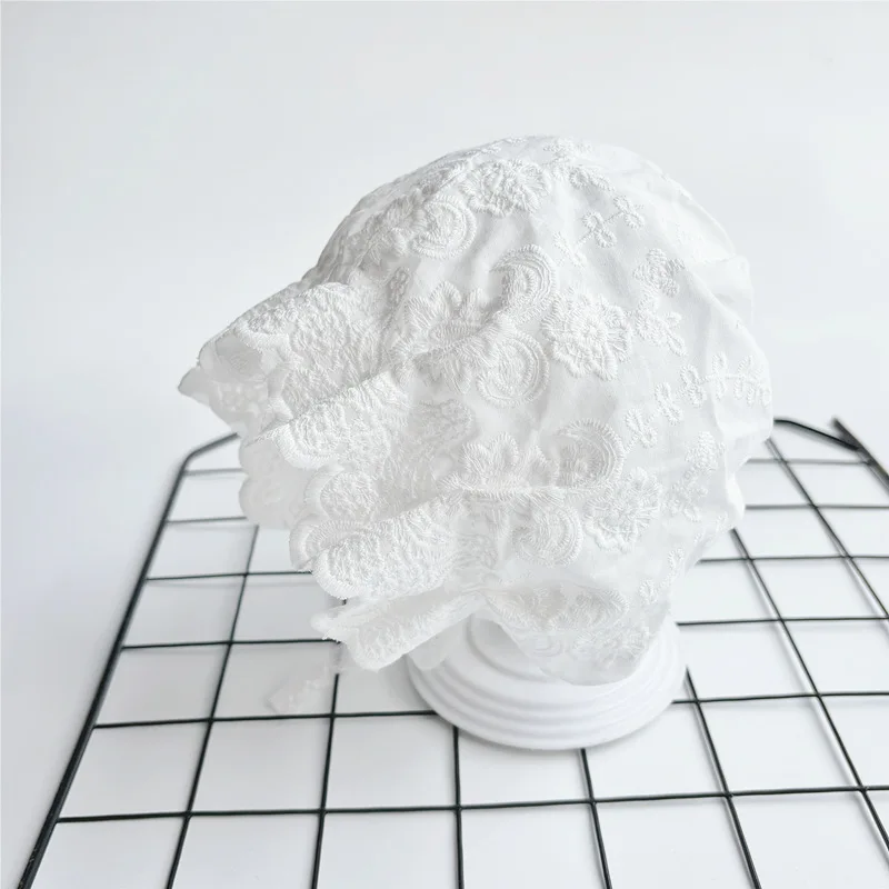 Gorro calado con acabado floral
