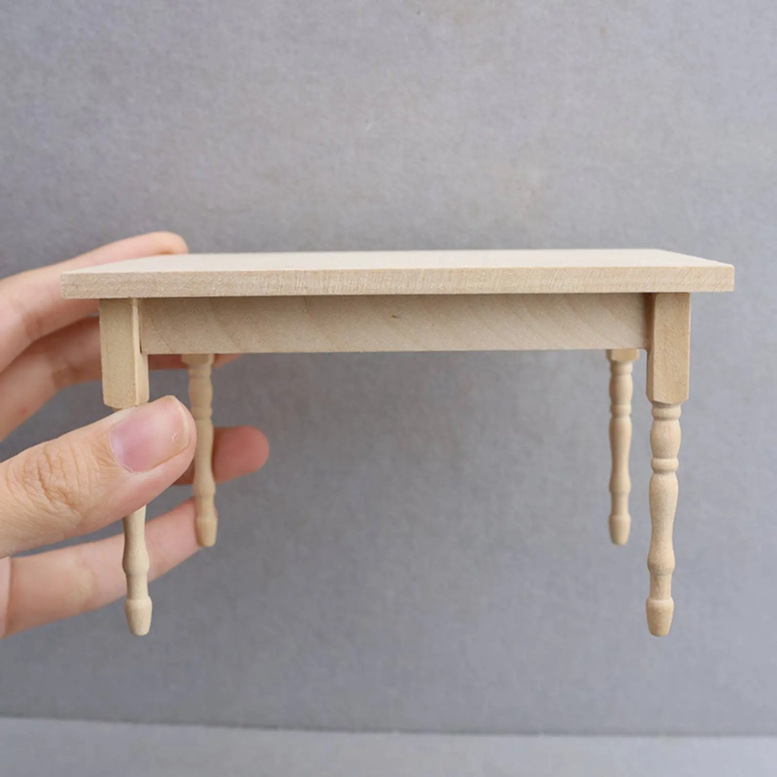 Mesa miniatura de madera para casa de muñecas – escritorio artesanal - imagen 2