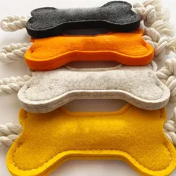 Juguete masticable para perros con forma de hueso en fieltro