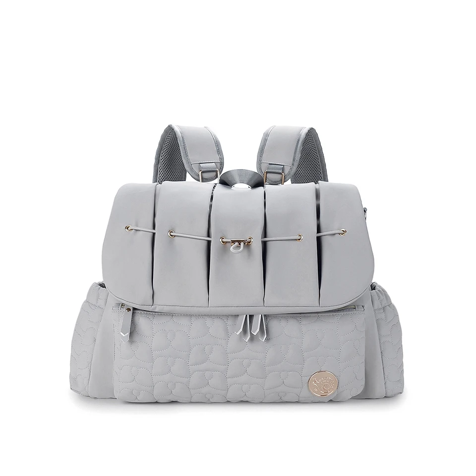 Bolsa portabebé HOUSBAY en uso durante un paseo