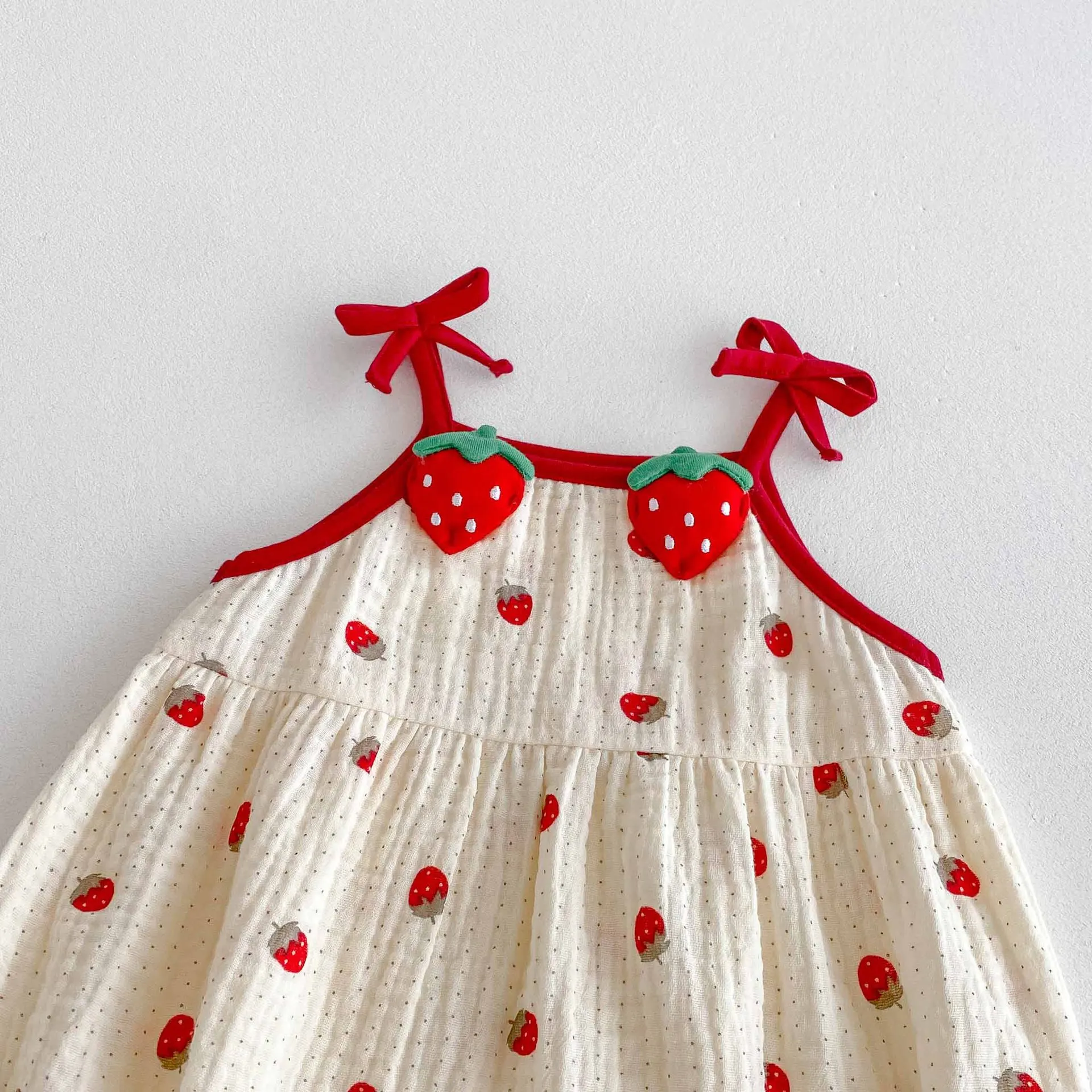 Mono de verano con estampado de fresa para niñas 0-2 años