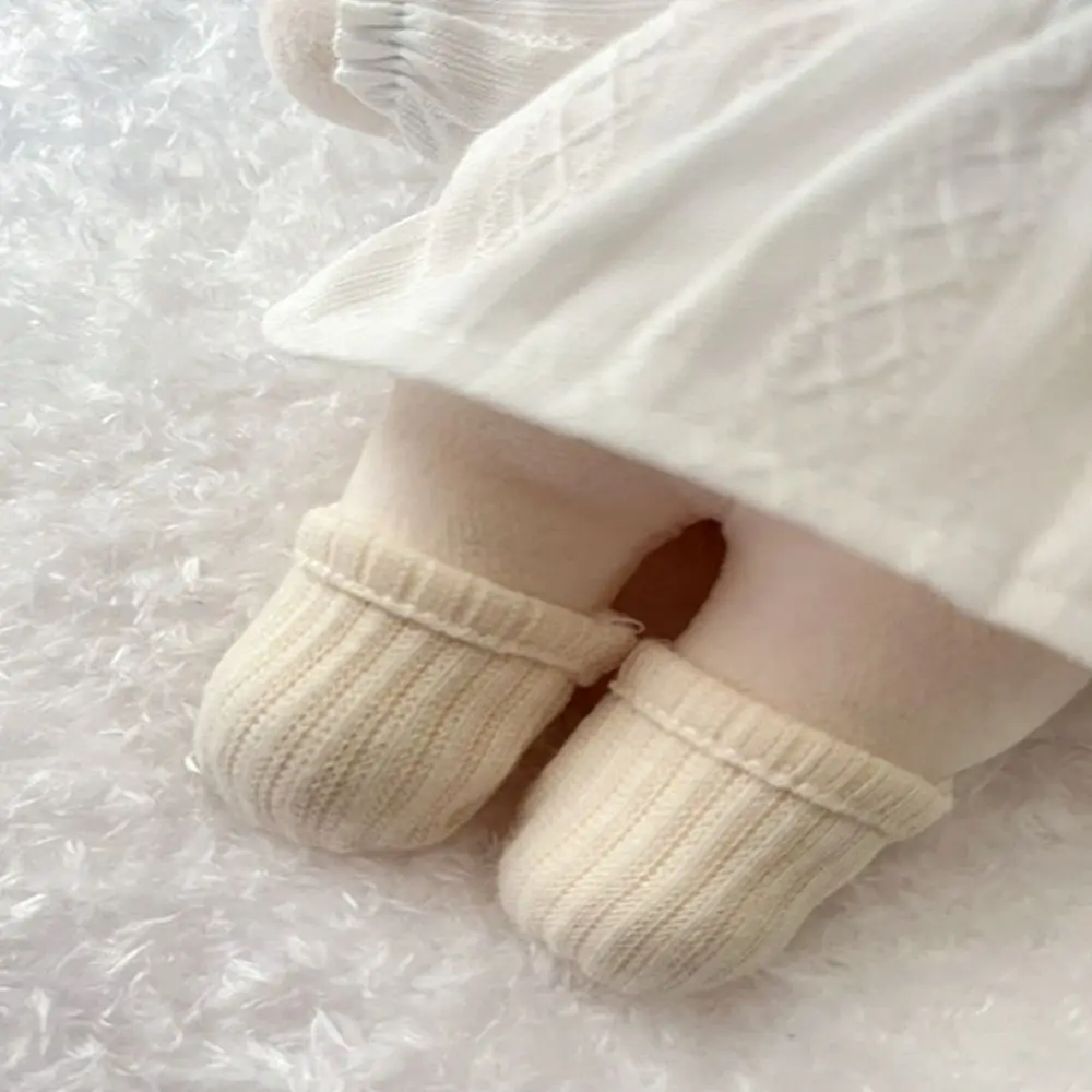 Calcetines marrones detalle