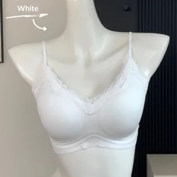 Sujetador de encaje sin costuras con push-up ligero y tirantes finos