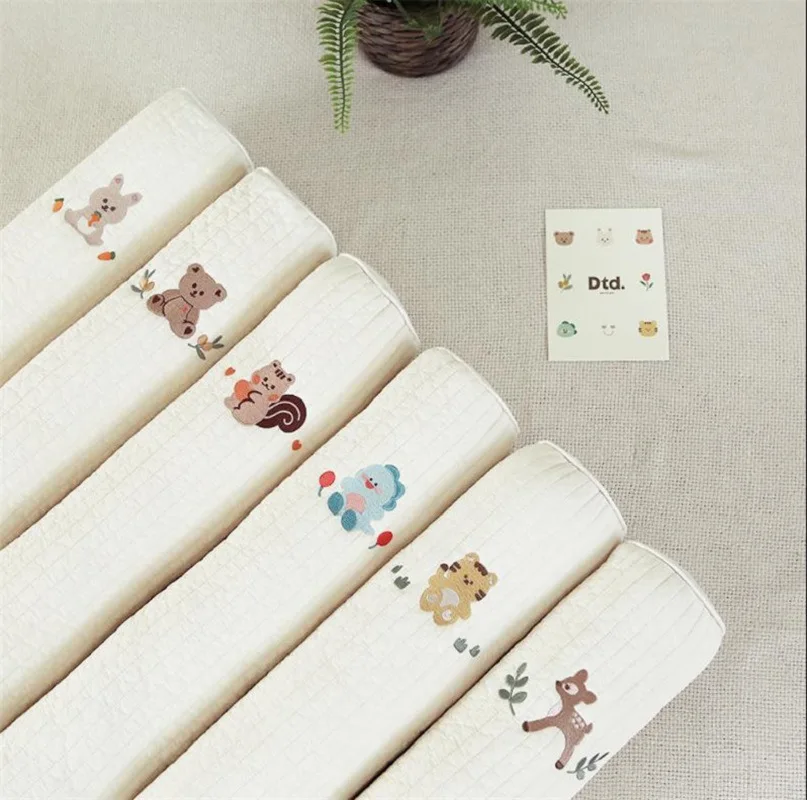 Almohada infantil Kacakid en cuna