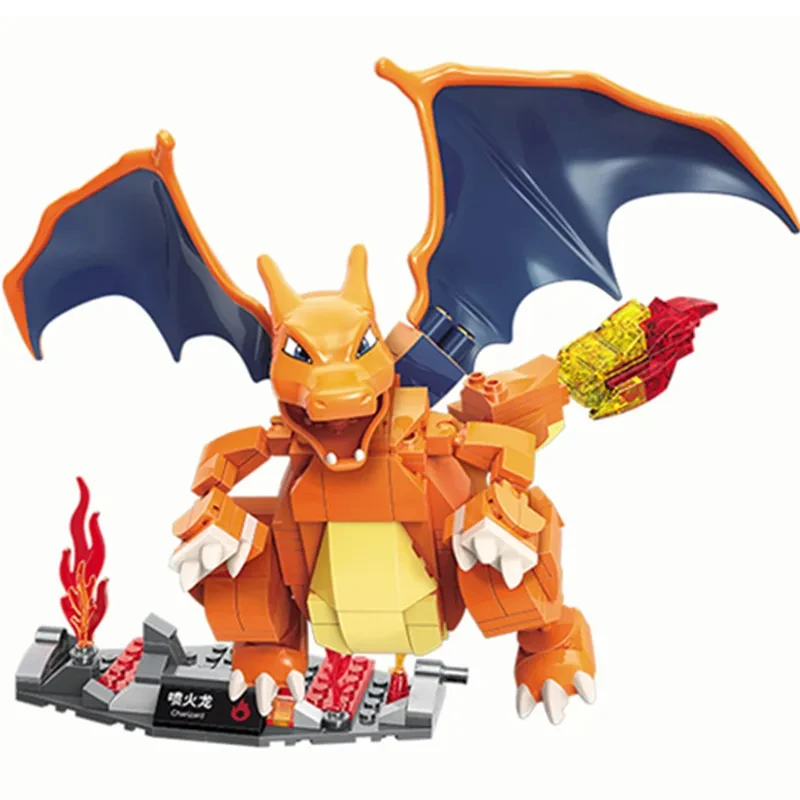 Vista de figuras ensambladas estilo Charizard