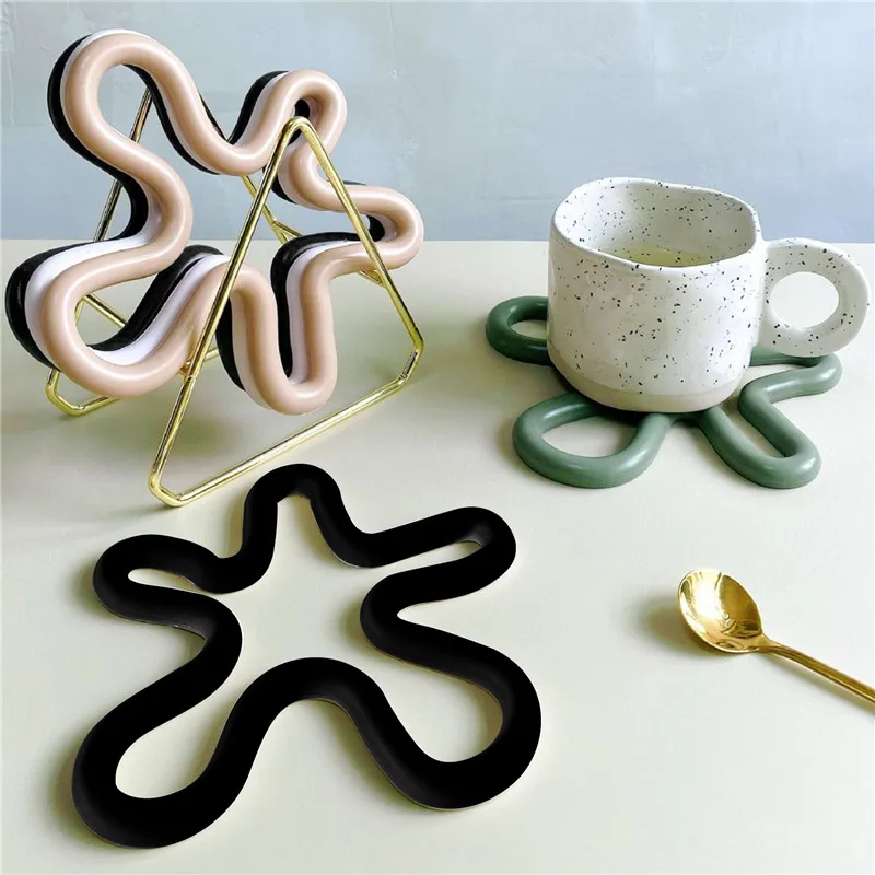 Alfombrilla de silicona resistente al calor con posavasos para cocina - imagen 2