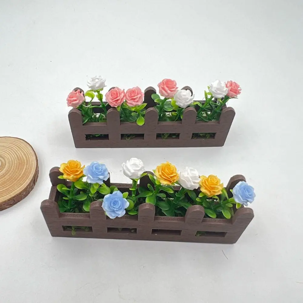 Casa de muñecas 1:12 con flores rosas simuladas - jardín realista - imagen 3