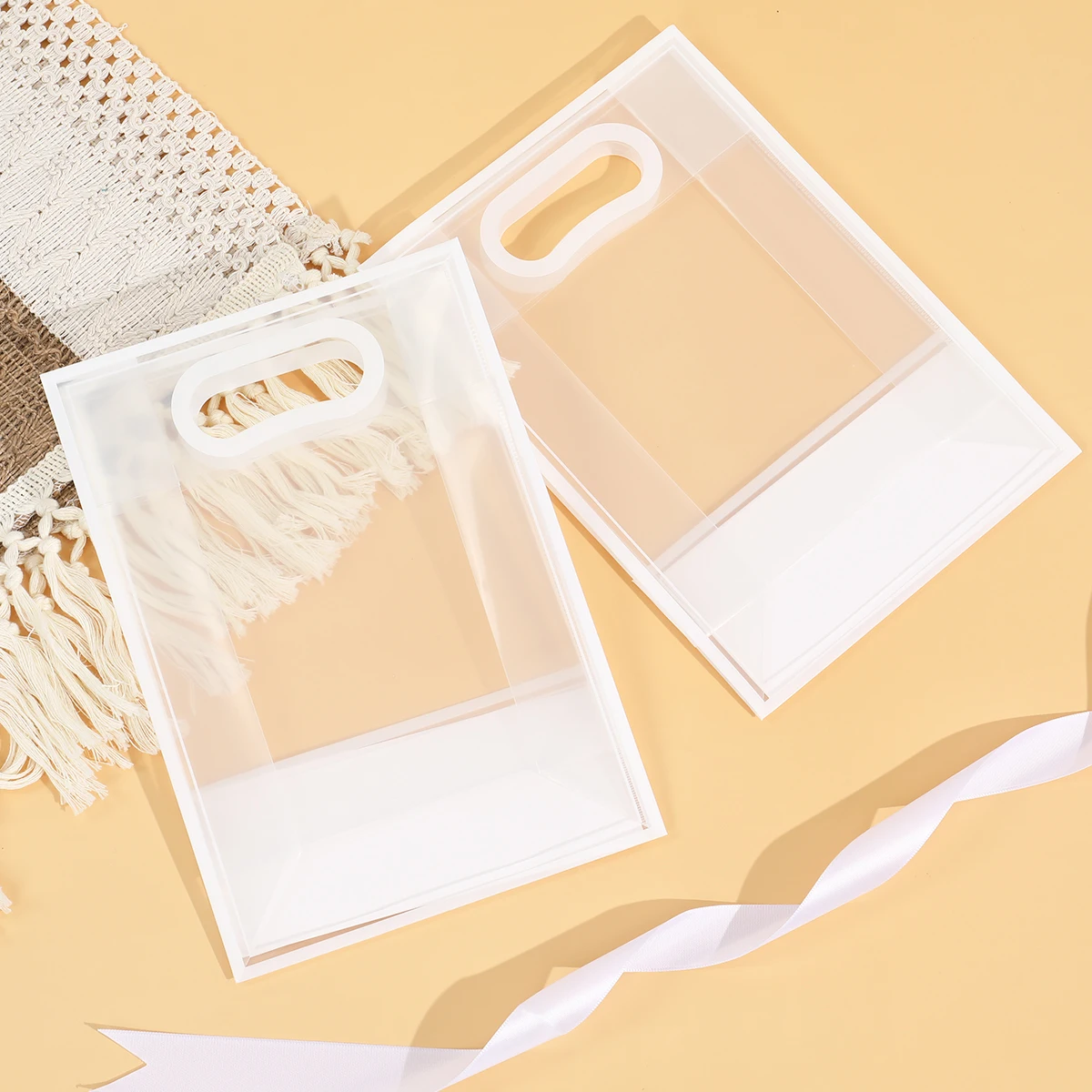 Bolsa transparente para golosinas bebé con cinta blanca - imagen 4