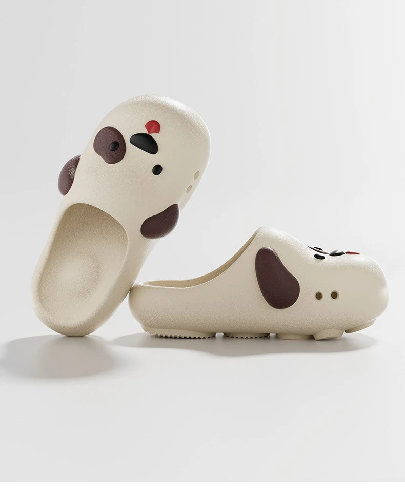 Diseño detallado de las sandalias platform con estampado de perro