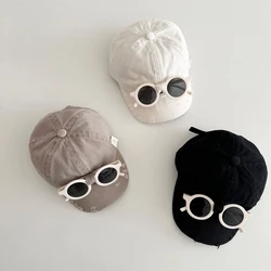 MILANCEL gorra con visera y gafas de sol desmontables infantil