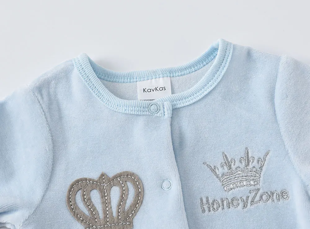 Conjunto de recién nacido con estampado de corona real