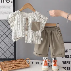Conjunto bebé verano: camiseta y pantalón corto a rayas onduladas