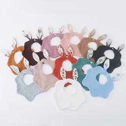 Baberos para bebe: gasa algodon con orejas conejo y borde ondulado