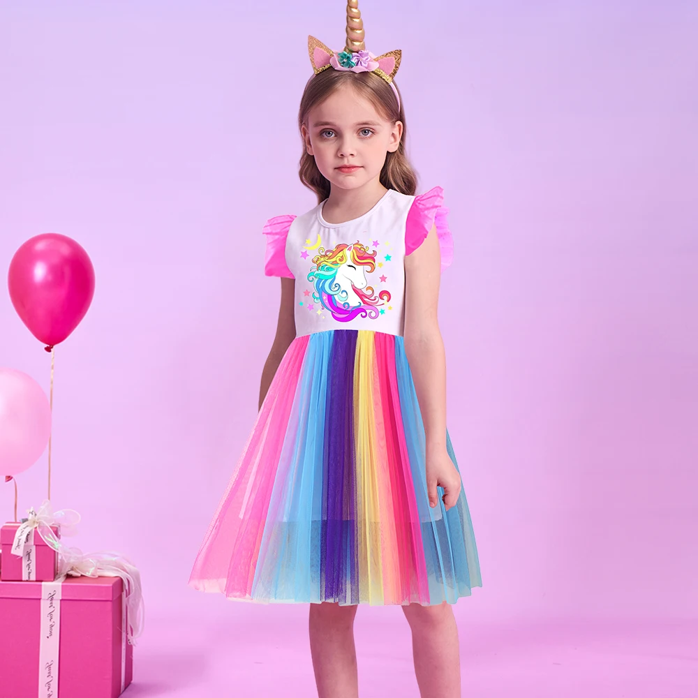 Detalle del vuelo y las capas de tul del vestido infantil DXTON