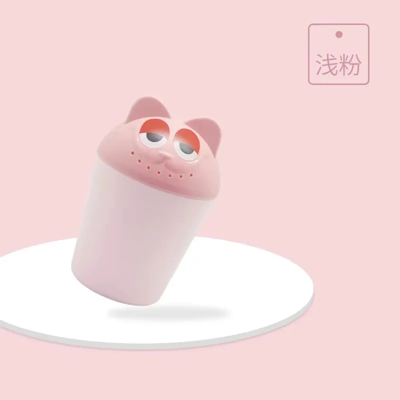 Taza de ducha para bebé en uso