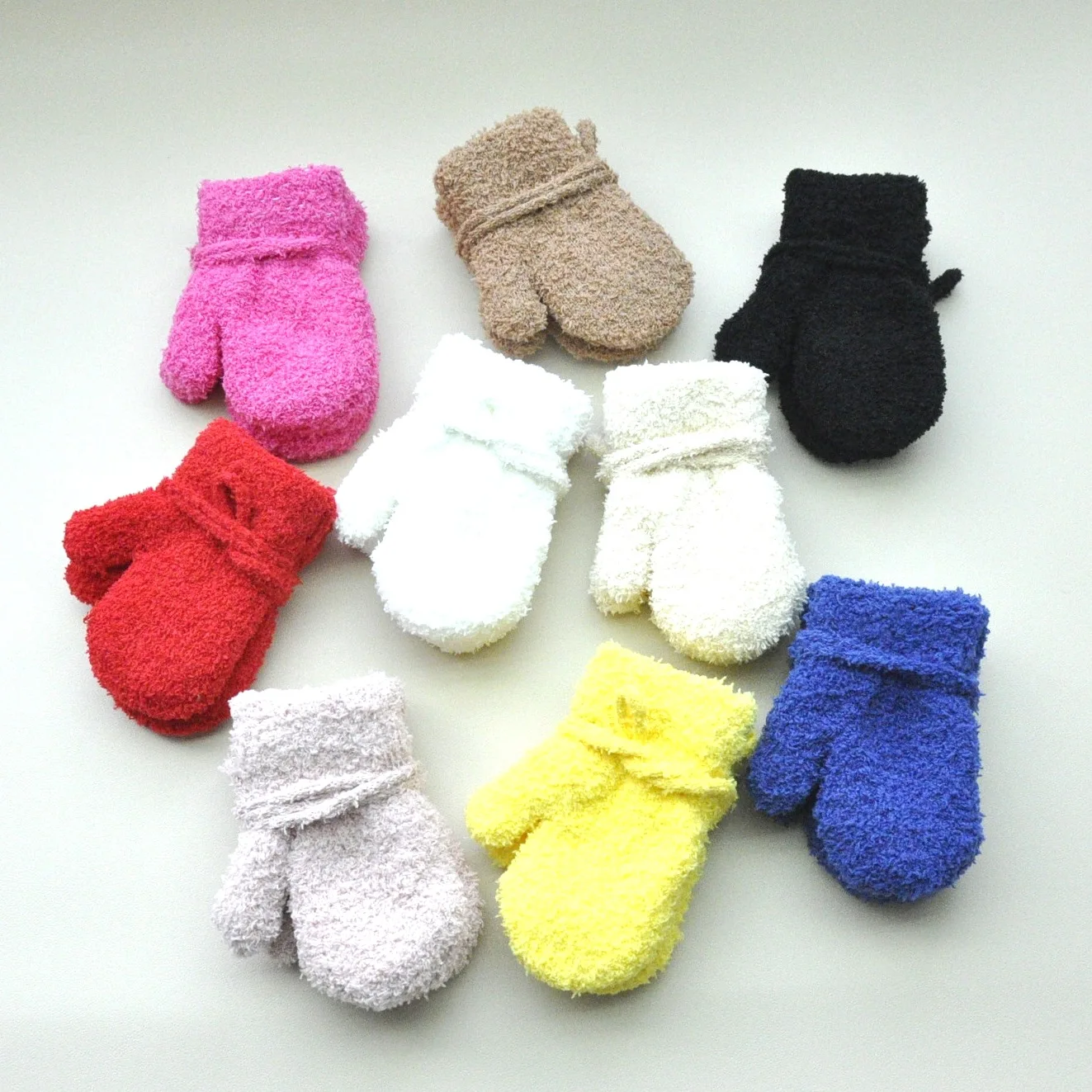 Guantes de felpa gruesa con cuerda para bebé – Manoplas térmicas