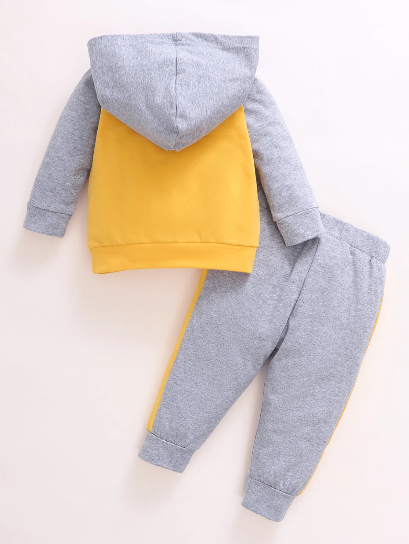 Conjunto polar bebé con capucha y pantalón tiger – Invierno - imagen 5