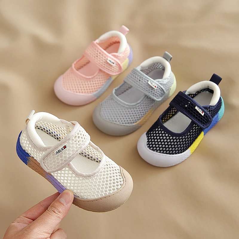 Diferentes ángulos y colores disponibles de las zapatillas