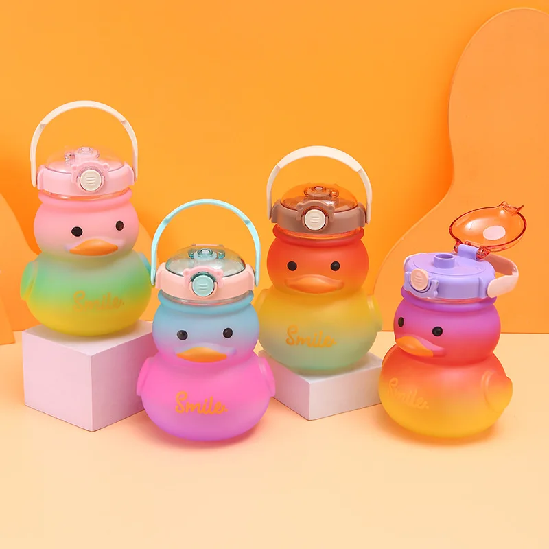 Botella de agua infantil 650 ml con pajita - diseño pato kawaii - imagen 3