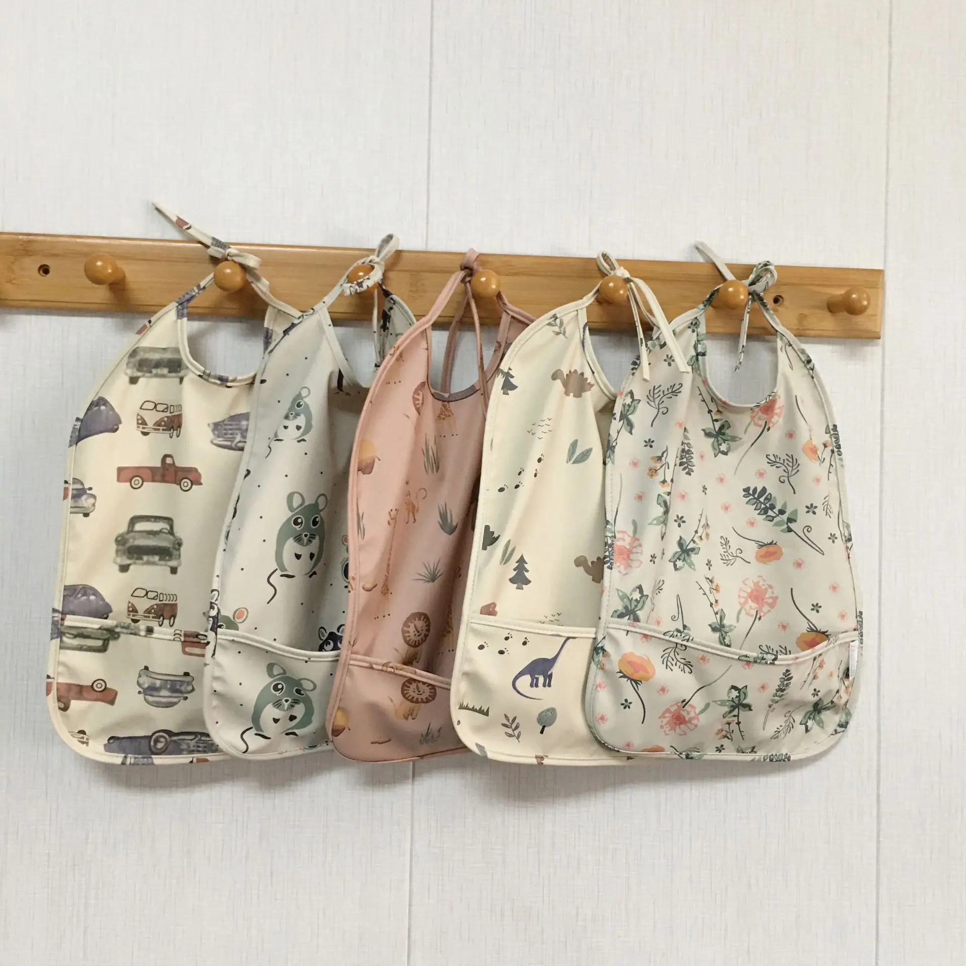 Babero impermeable de muselina con dibujos para bebé y niño - imagen 4