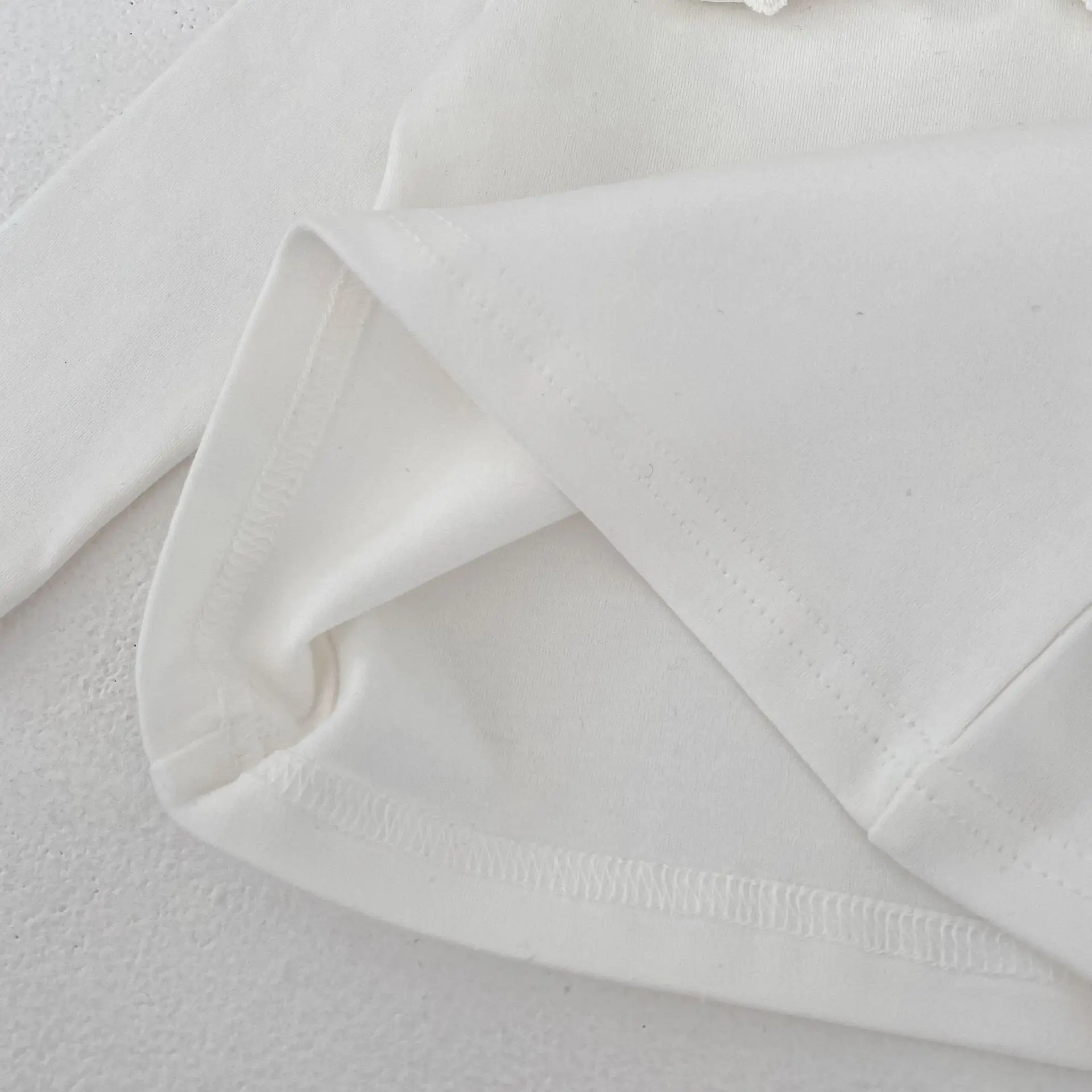Blusa de niña blanca con cuello Peter Pan y manga larga - imagen 4