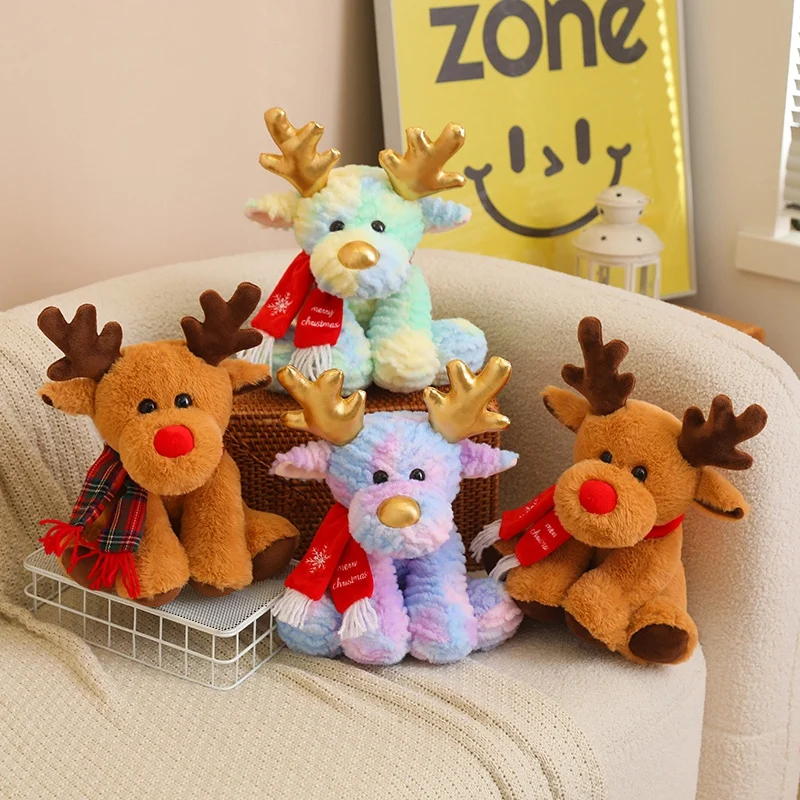 Vista frontal del muñeco de peluche navideño de 30 cm en tono marrón