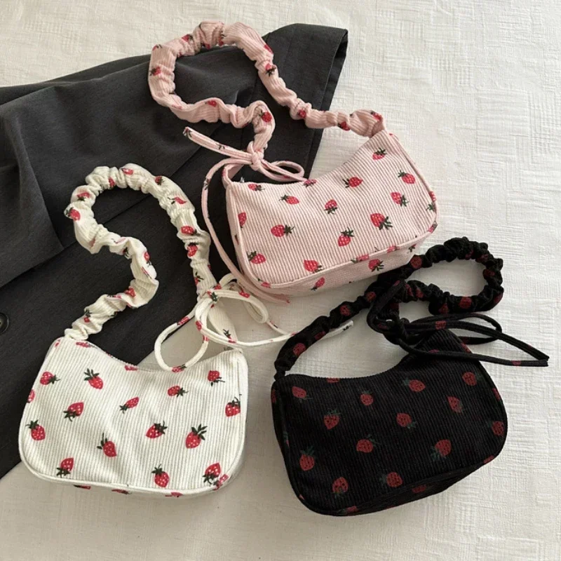 Bolso bandolera de pana con fresa y media luna estilo mini - imagen 3