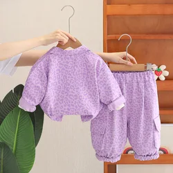 Conjunto infantil primavera-otoño con chándal y chaqueta