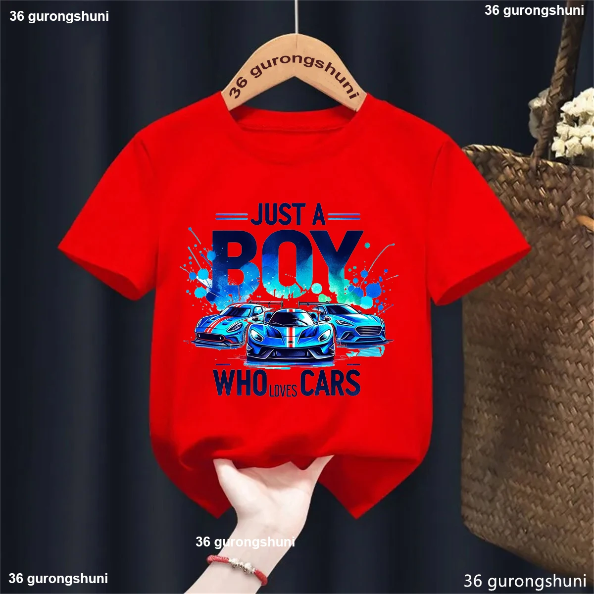 Camiseta infantil con estampado de coches para niño - imagen 2