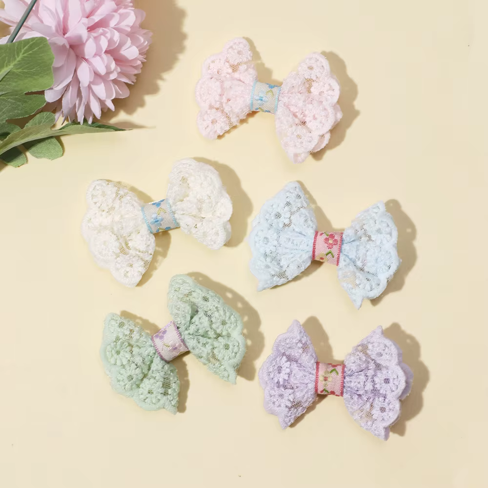 Horquillas con lazo de encaje para niña – Accesorios feitos a mano - imagen 3