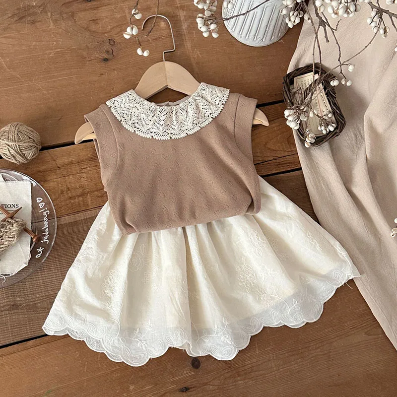 Camiseta sin mangas de bebé niña con cuello de encaje y corazón - imagen 5