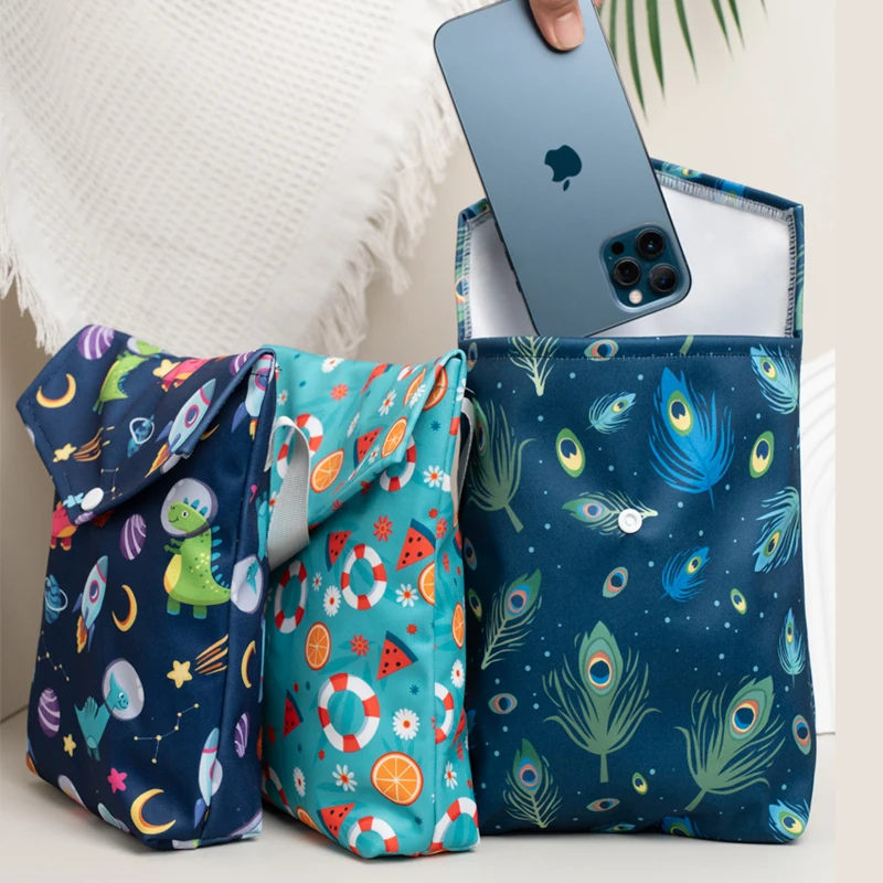 Bolsa de pañales reutilizable mostrando su diseño exterior