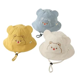 Sombrero de cubo de pana para bebé con bordado de oso y cuerda