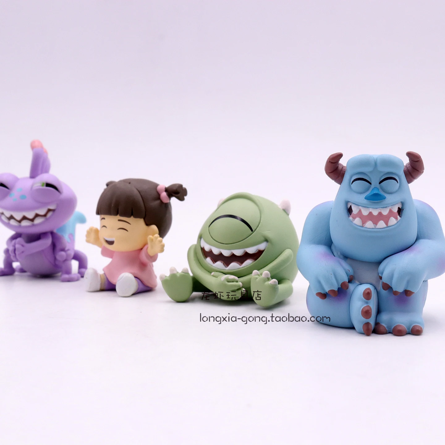Figuras usadas como cake topper en tarta decorada