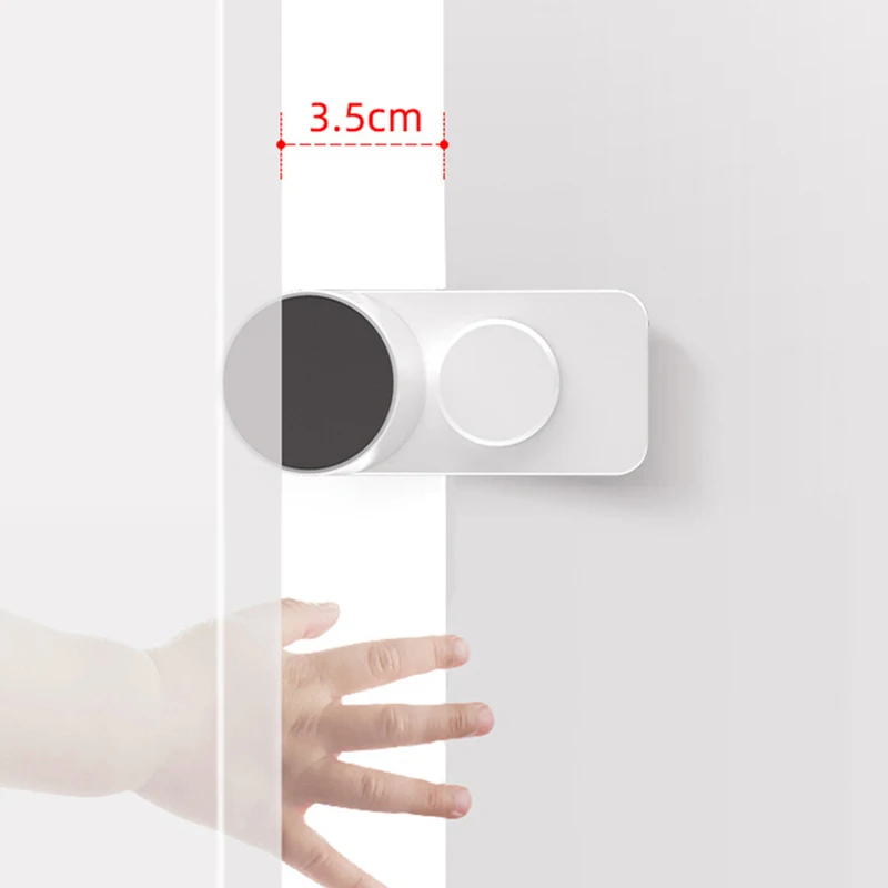 Protector de puerta antipinzamiento para bebés con bloqueo seguro