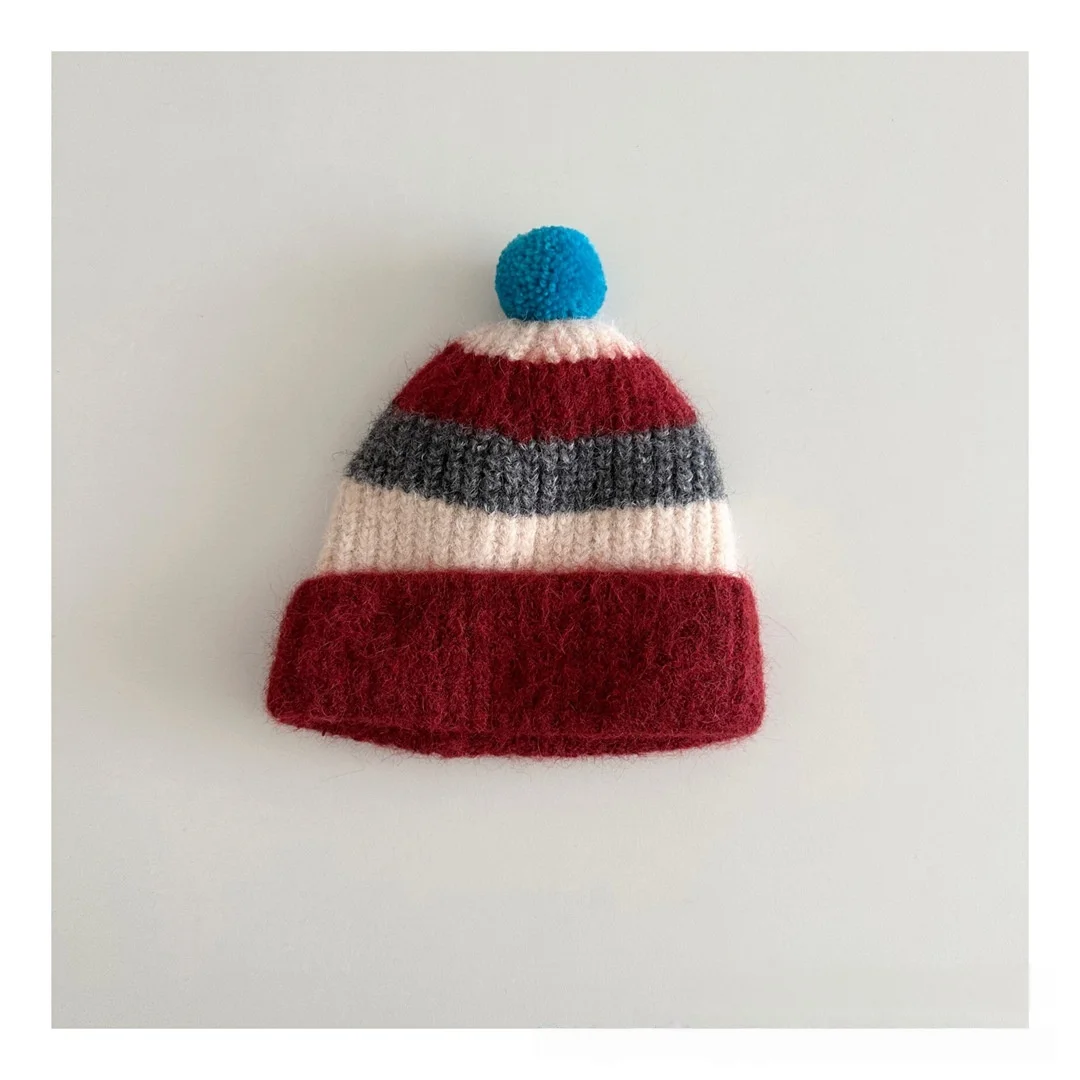 Gorro en distintas combinaciones de color