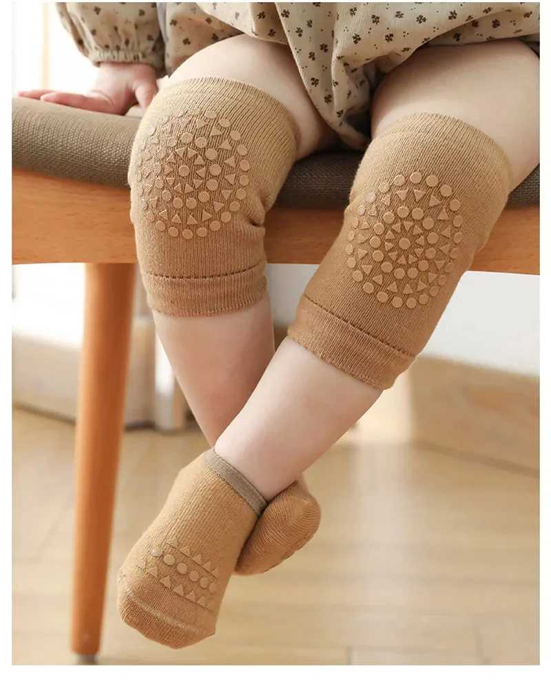 Conjunto de calcetines antideslizantes con rodillera para bebé