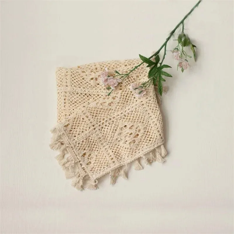 Manta de bebé vintage: encaje calado con borlas y tacto suave - imagen 4