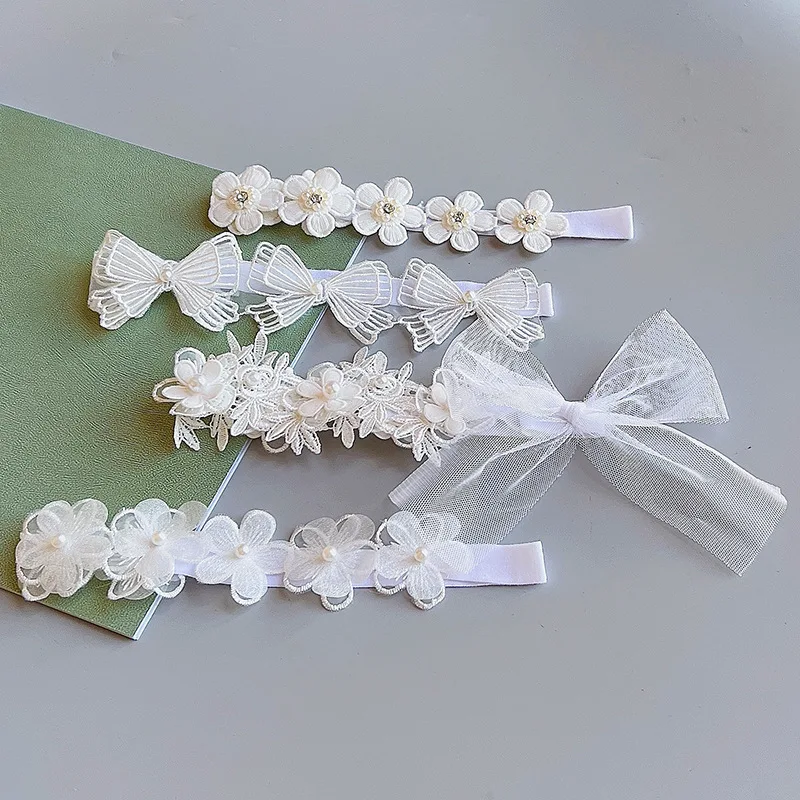 Detalle del diseño floral de la diadema