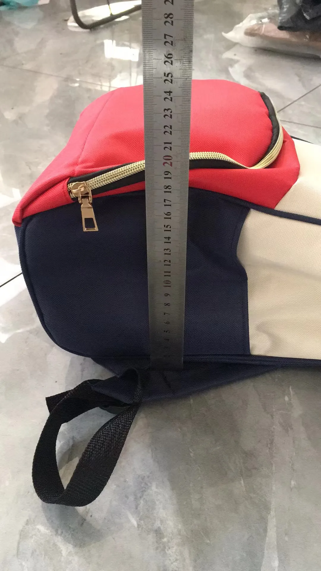 Mochila en uso durante un paseo