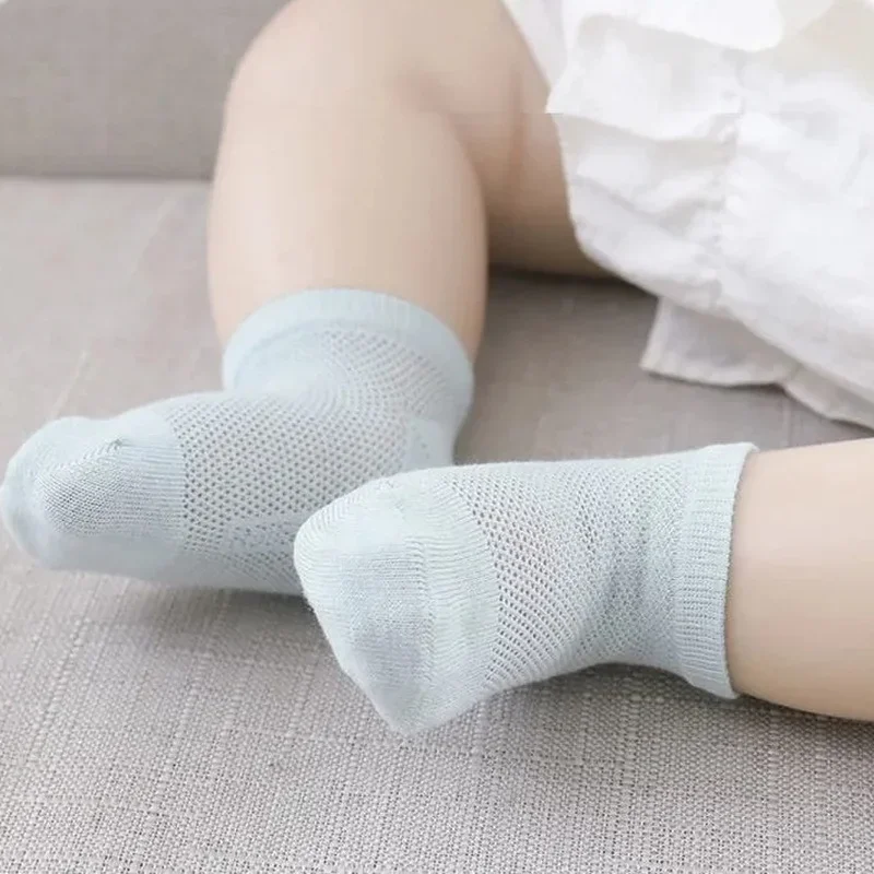 Calcetines de malla para bebé – Suaves y transpirables - imagen 3