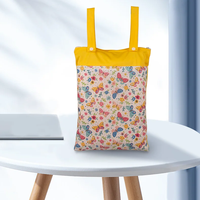 Bolsas organizadas por colores